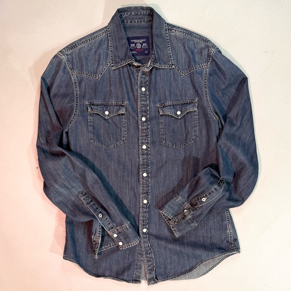 American Eagle Denim Button Down Shirt – Men’s Small (Vintage Fit)